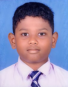 சாலையைக் கடக்க முயன்ற பள்ளி மாணவா் காா் மோதி உயிரிழப்பு