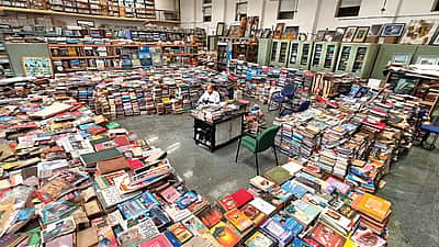 தனிநபர்: 20 லட்சம் நூல்கள்