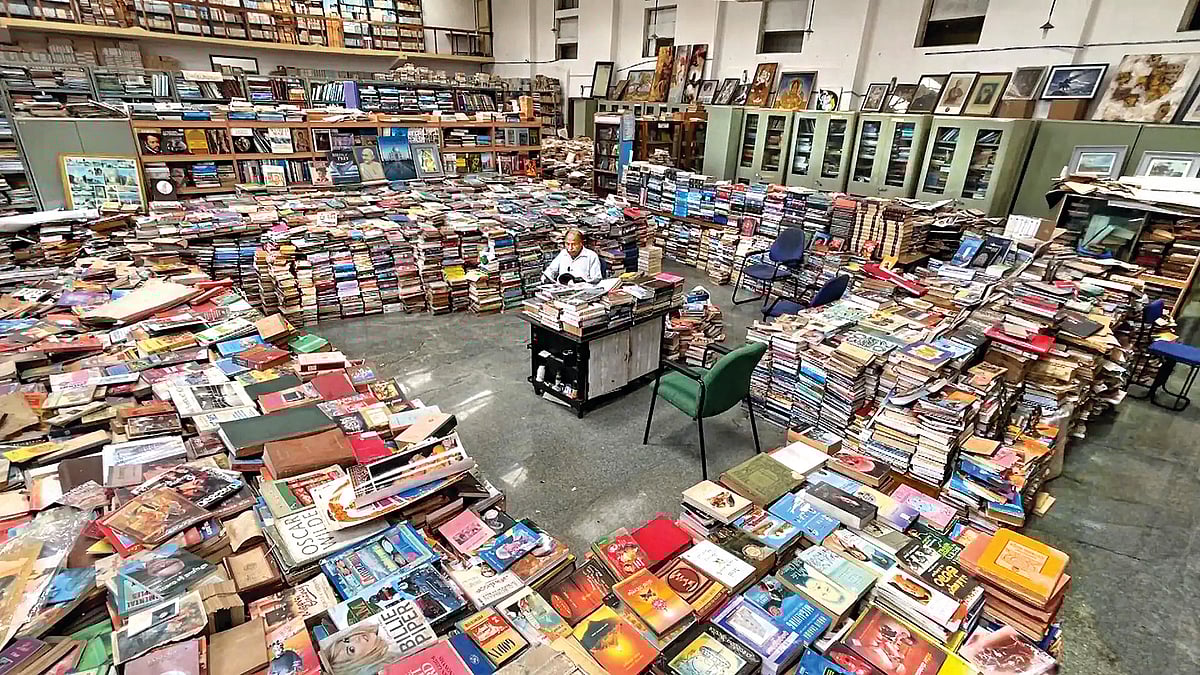 தனிநபர்: 20 லட்சம் நூல்கள்