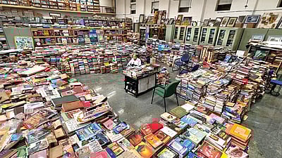 தனிநபர்: 20 லட்சம் நூல்கள்