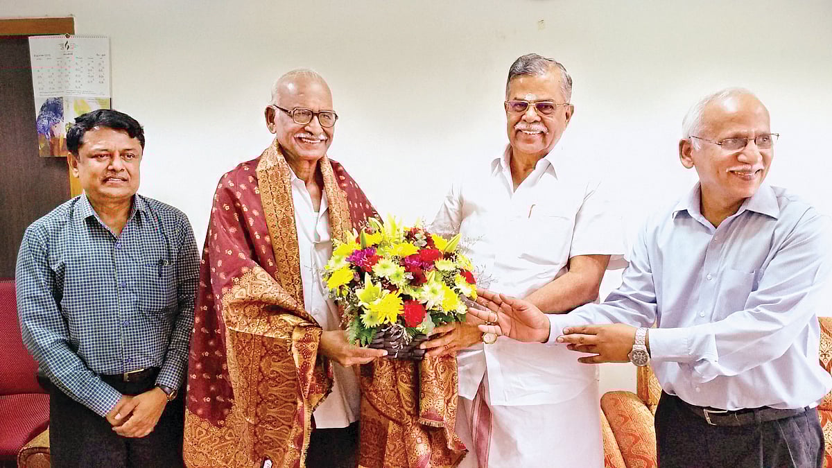 பாஜக மூத்தத் தலைவர் இல.கணேசனுடன்...