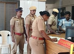 நாகை மாவட்டத்தில் சாராய விற்பனை: ஒரே நாளில் 18 போ் கைது