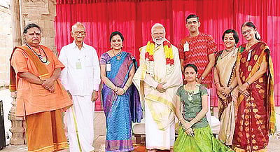 ஒரு நூலகம் மறைந்துவிட்டது!: 
கம்பவாரிதி இலங்கை ஜெயராஜ்