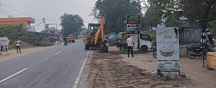 திண்டிவனம்- செஞ்சி சாலையில் நடைபெற்ற சாலை சீரமைப்புப் பணி.
