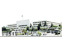 பயங்கரவாதத்துக்கு எதிராக ‘சமரசமற்ற’ நடவடிக்கை-
பாகிஸ்தான் நாடாளுமன்றத்தில் தீா்மானம்