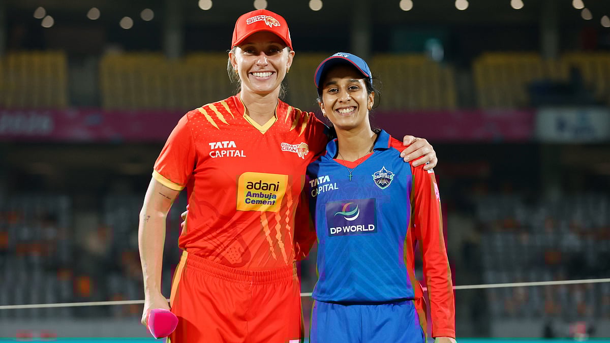 எலிமினேட்டர்: குஜராத் ஜெயண்ட்ஸுக்கு எதிராக தில்லி கேபிடல்ஸ் பந்துவீச்சு!