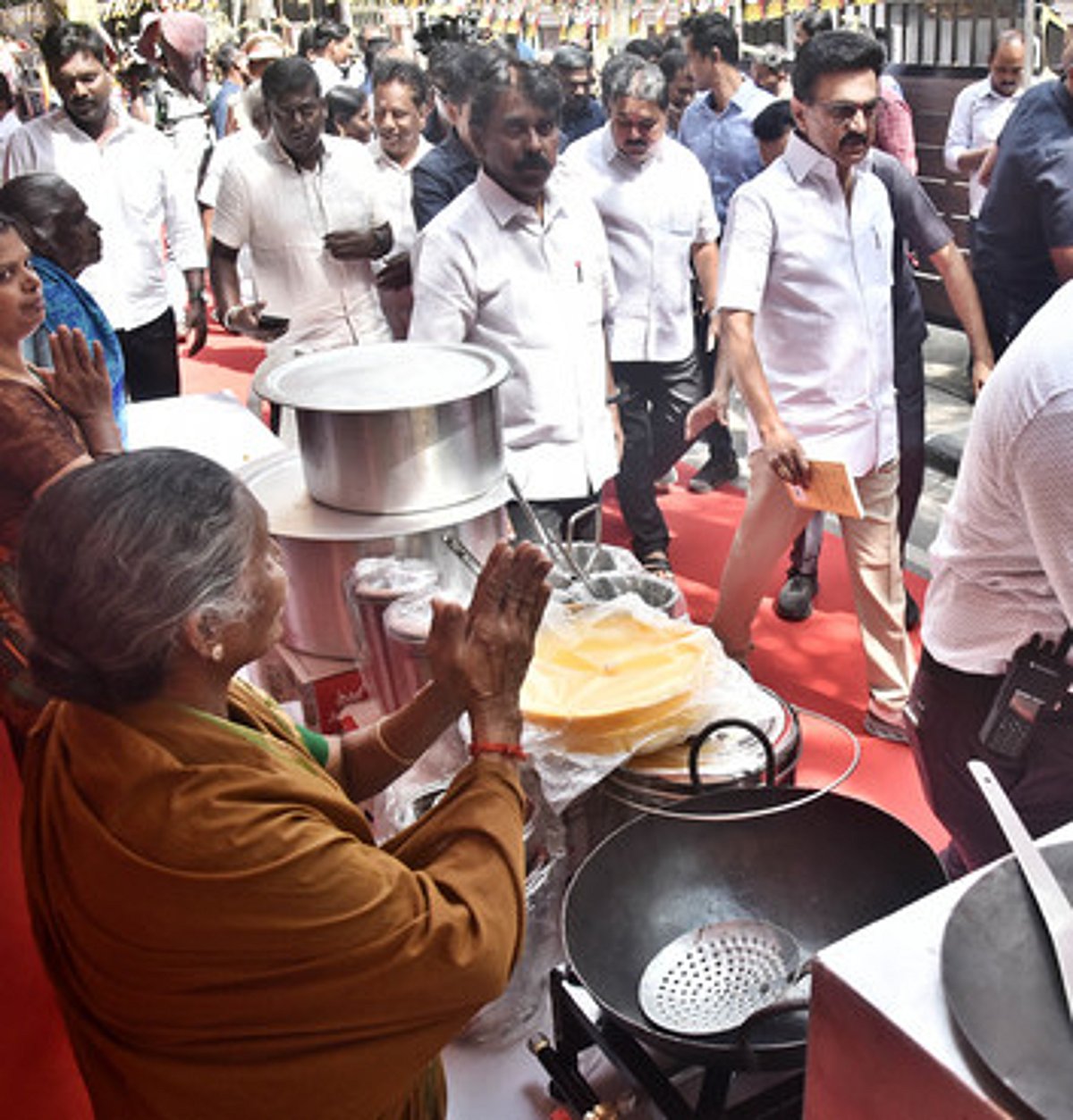 தேர்தல்களும் நலத் திட்டங்களும்...