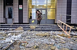 உக்ரைன் மீது ரஷியா கடும் தாக்குதல்: பேச்சுவார்த்தைக்கு முன் பதற்றம் 