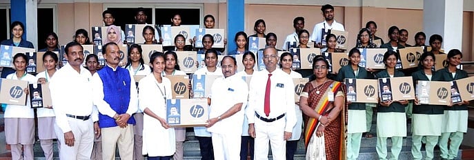 விவேகானந்தா கல்வி நிறுவனங்களில் விலையில்லா மடிக்கணினி வழங்கல்