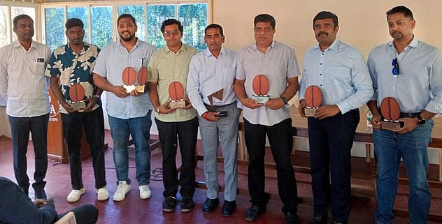 விருதுபெற்ற காபி தோட்ட 
அதிபா்களுக்கு பாராட்டு விழா