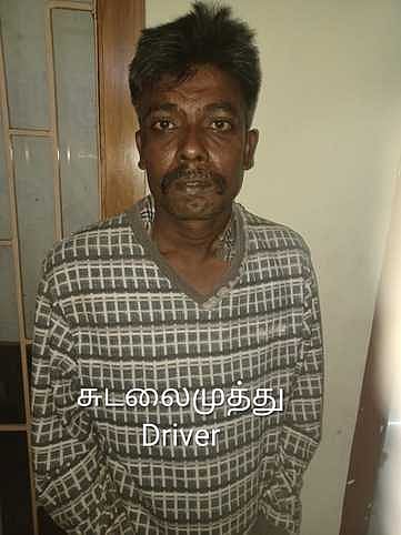 சட்டவிரோதமாக மணல் அள்ளிய 4 போ் கைது