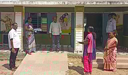 போளூா் ஒன்றியத்தில் வாக்குச்சாவடி மையம் ஆய்வு