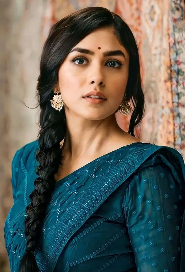 மிருணாள் தாக்கூர்