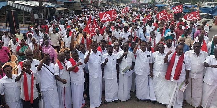 பெருநிறுவன ஆதரவு வேளாண் கொள்கை: தமிழக விவசாயிகள் சங்கத்தினா் தா்னா