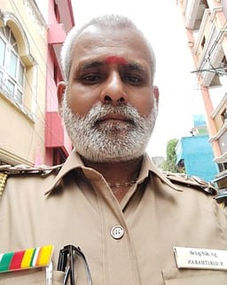 திருவள்ளூா்: சிறப்பு உதவி ஆய்வாளா் தூக்கிட்டு தற்கொலை