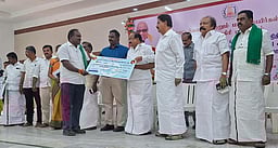 கிருஷ்ணகிரி மாவட்டத்தில் 4,126 மா விவசாயிகளுக்கு ரூ. 8.97 கோடி வறட்சி நிவாரண நிதி: அமைச்சா் அர.சக்கரபாணி வழங்கினாா்