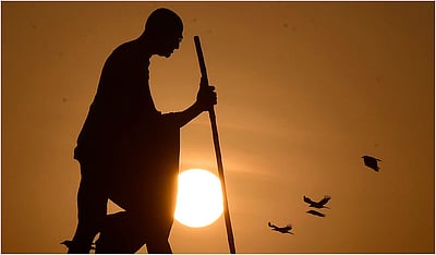 ஆஸ்திரேலியாவில் மகாத்மா காந்தியின் சிலை திருட்டு! இந்தியா கண்டனம்! 