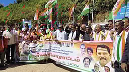 உதகையில் காங்கிரஸ் கட்சியினா் தா்னா