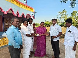 விபத்தில் உயிரிழந்தவா்
குடும்பத்துக்கு அமைச்சா் நிதியுதவி