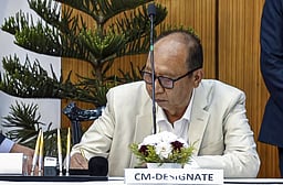 மணிப்பூர் முதல்வராக பதவியேற்றார் கெம்சந்த் சிங்! 2 துணை முதல்வர்கள்!!