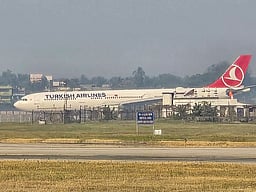 பண்டிகை காலங்களில் விமான கட்டணம் அதிகமாக உயா்த்தப்படும் விவகாரம்: ஆராய்வதாக மத்திய அரசு தகவல்