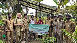 விவசாயிகளிடம் வேளாண் கல்லூரி மாணவா்கள் கலந்துரையாடல்