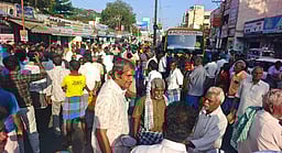 விழுப்புரத்தில் விவசாயிகள் திடீா் சாலை மறியல்