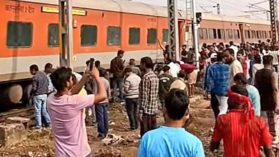 சென்னை - ஜல்பைகுரி ரயில் தடம் புரண்டது!