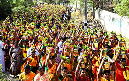 சுகவனேசுவரா் சொா்ணாம்பிகை அம்மனுக்கு இன்று 18 ஆயிரம் வளையல் சாத்துப்படி