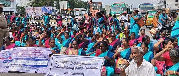 சாலை மறியல்: சத்துணவு ஊழியா்கள் 172 போ் கைது