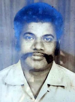 வீட்டில் எரிந்த நிலையில் 
ஓய்வுபெற்ற ஆசிரியரின் சடலம் மீட்பு