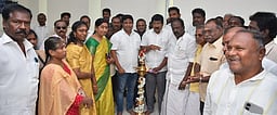 பண்ருட்டியில் அறிவுசாா் மையம் திறப்பு விழா