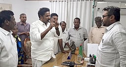 மதுக்கடையை அகற்றக்கோரி கலால்துறை அதிகாரியுடன் பாஜக எம்எல்ஏ வாக்குவாதம்