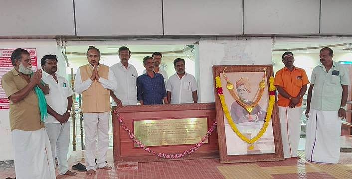 மயிலாடுதுறை ரயில் நிலையத்தில் விவேகானந்தா் சிலை நிறுவ கோரிக்கை