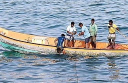 இலங்கை மீனவா்கள் மீது
கடலோரக் காவல் படை தாக்குதலா? இந்திய தூதரகம் மறுப்பு