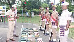 காவலா் கூட்டுத்திரள் கவாத்து நிறைவு