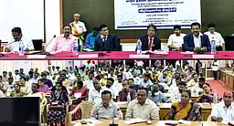 புதுகையில் மாநிலத் தகவல்
ஆணையா்கள் ஆய்வுக் கூட்டம்