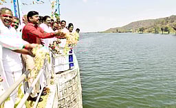 தொப்பையாறு நீா்த்தேக்கத்தில் இருந்து பாசனத்துக்கு தண்ணீா் திறப்பு