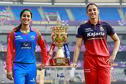 மகளிர் பிரீமியர் லீக் இறுதிப்போட்டி: தில்லி கேபிடல்ஸ் பேட்டிங்!