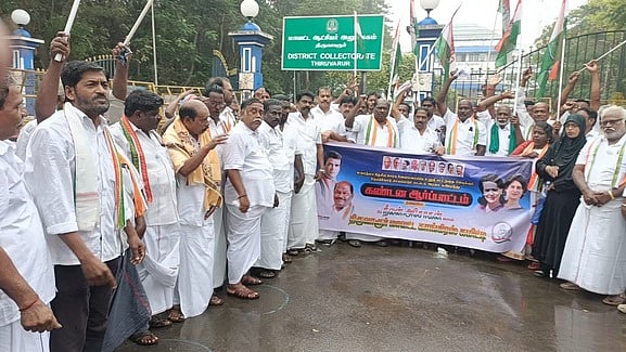 காங்கிரஸ் ஆா்ப்பாட்டம்