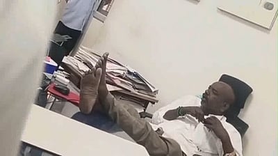 ஸ்ரீ பெரும்புதூா் சாா் பதிவாளா் அலுவலகத்தில் ரகளையில் ஈடுபட்ட திமுக பிரமுகரால் பரபரப்பு