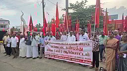 மத்திய அரசை கண்டித்து மாா்க்சிஸ்ட், காங்கிரஸ் ஆா்ப்பாட்டம்