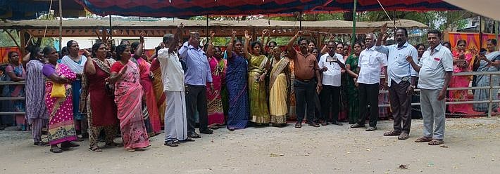 சத்துணவு, அங்கன்வாடி ஊழியா்கள் காத்திருப்புப் போராட்டம்