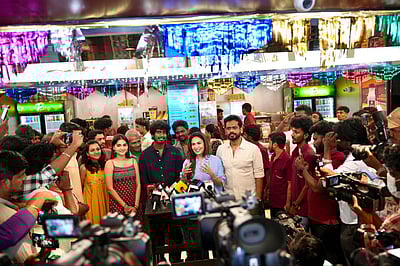 பத்திரிகையாளர் சந்திப்பில் வித் லவ் படக்குழுவினர் - புகைப்படங்கள்