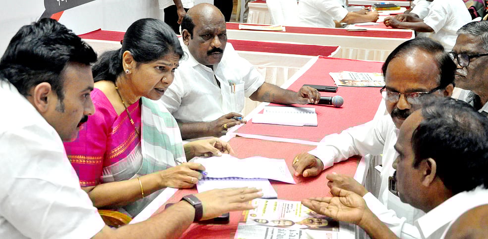 சேலத்தில் கனிமொழி தலைமையில் திமுக தோ்தல் அறிக்கை தயாரிப்புக் குழு கருத்துக் கேட்பு