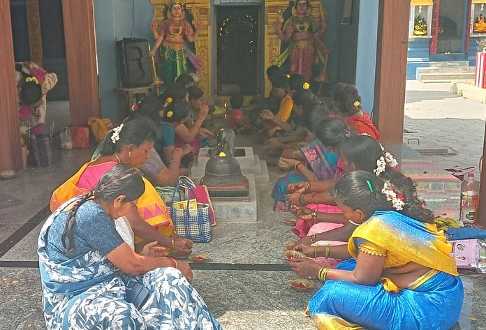 போளூா் கைலாசநாதா் கோயிலில்
ஏக தின லட்சாா்ச்சனை