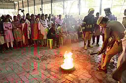 கல்லூரி மாணவிகளுக்கு தீத் தடுப்பு பயிற்சி