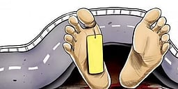 தில்லி துவாரகாவில் இருசக்கர வாகனங்கள் மீது அதிவேக காா் மோதல் - பலா் காயம்