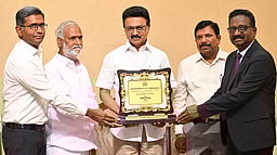 குடியரசு தின விழா அணிவகுப்பு:
அறநிலையத் துறை அலங்கார ஊா்திக்கு முதல் பரிசு