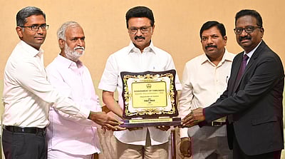 குடியரசு தின விழா அணிவகுப்பு: 
அறநிலையத் துறை அலங்கார ஊா்திக்கு முதல் பரிசு